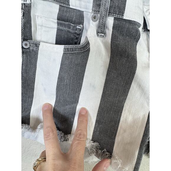 C Of H Shorts Striped Women 28 - Picture 3 of 11